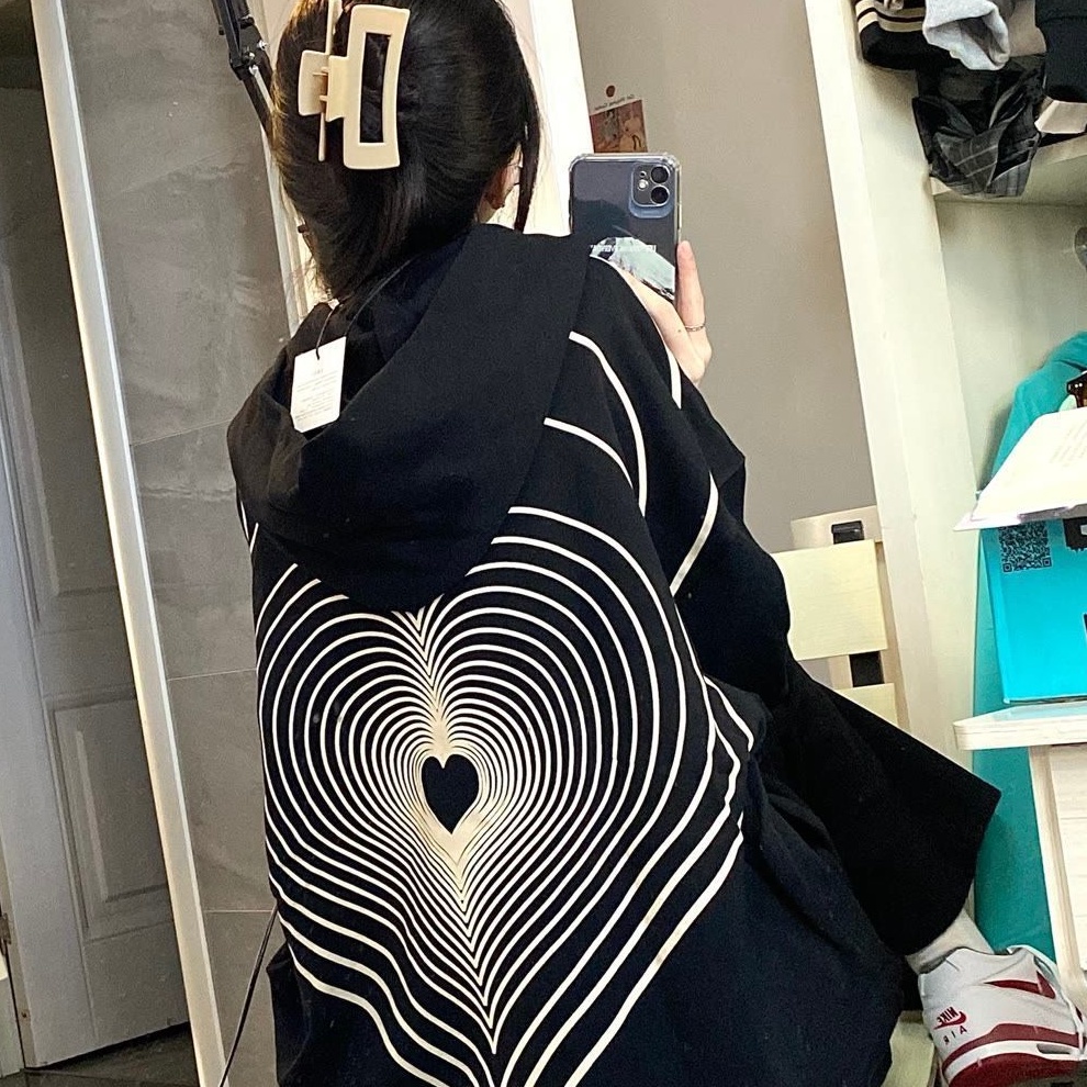 Áo hoodie dáng rộng in họa tiết trái tim phối túi cá tính trẻ trung dành cho nữ