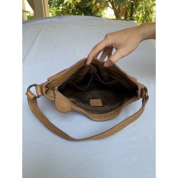 Túi chuẩn si. Túi qua sử dụng. Khách vui lòng xem hình nếu muốn biết thêm thông tin sản phẩm mời khách vô chat . Thanks.