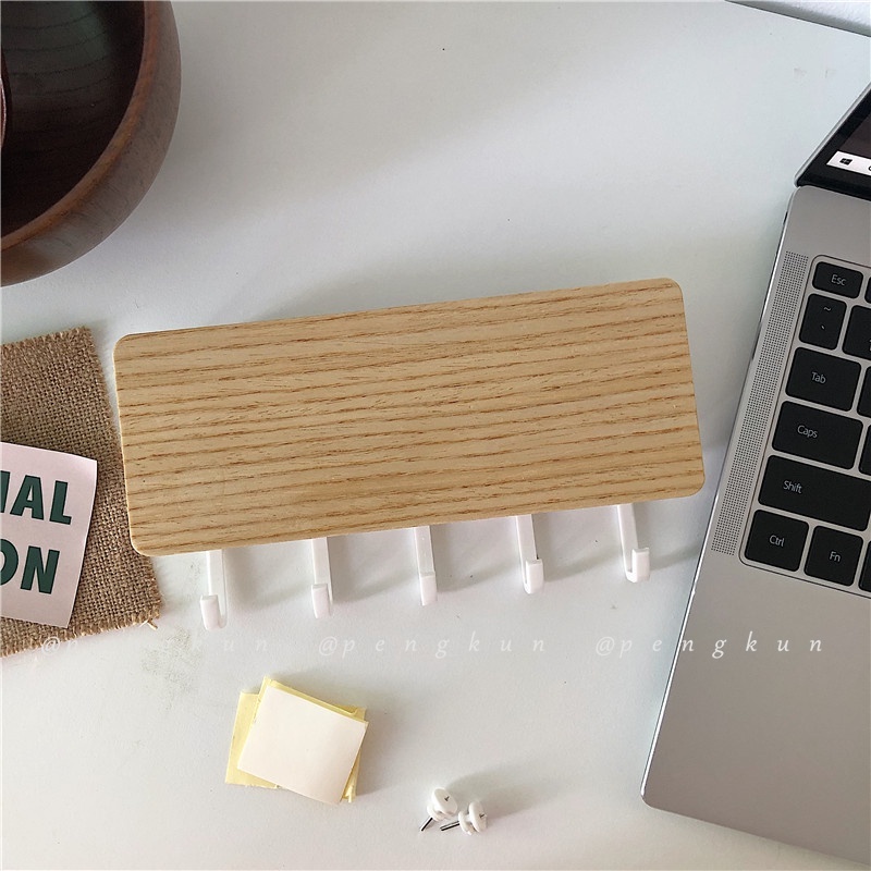 Kệ gỗ gắn tường có móc treo đồ đa năng tiện dụng