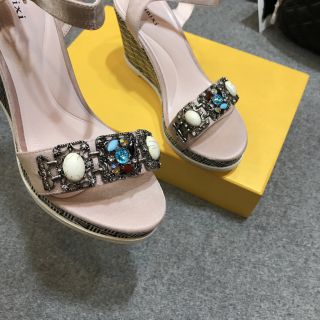 Xăng đan đế xuồng cao cấp