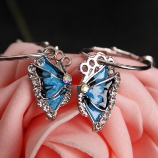 Hoa tai treo bươm bướm xanh