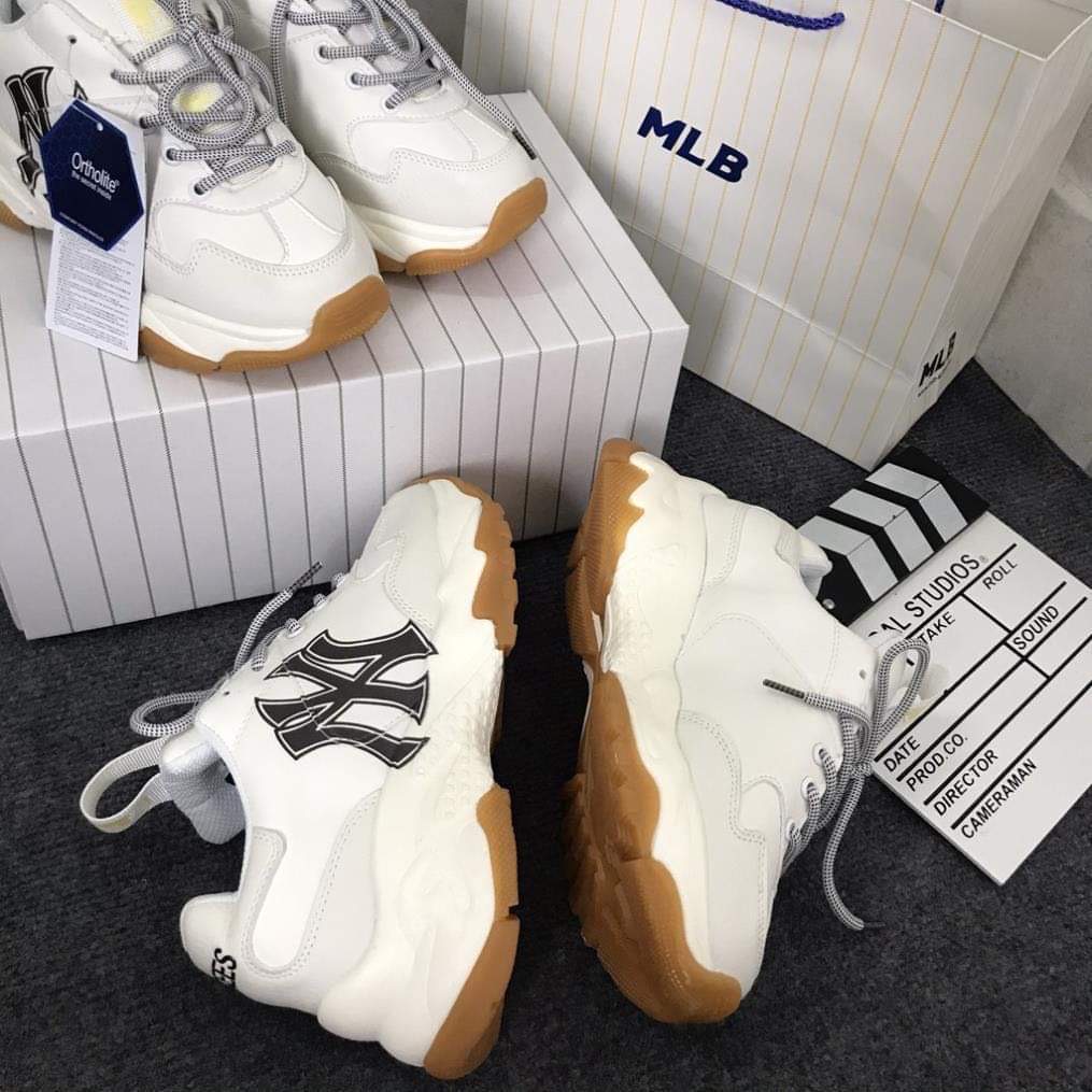 Giày thể thao nam nữ Mlb chữ đen full box+ bill | BigBuy360 - bigbuy360.vn