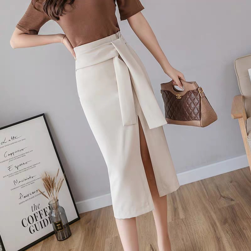 Chân váy dài xẻ trước phối dây
