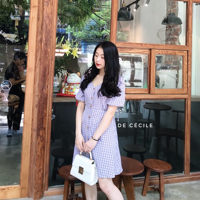 Váy kẻ cổ V khuy dọc thắt nơ sau