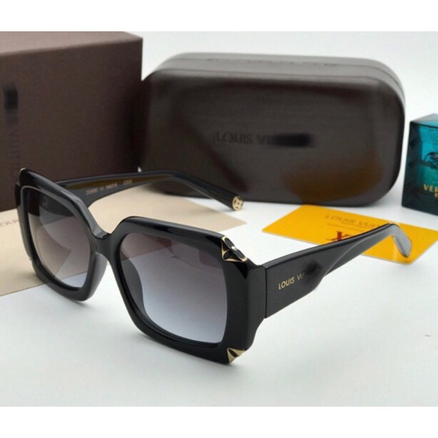 Kính chống UV siêu sang đầy đủ hộp hiệu như hình