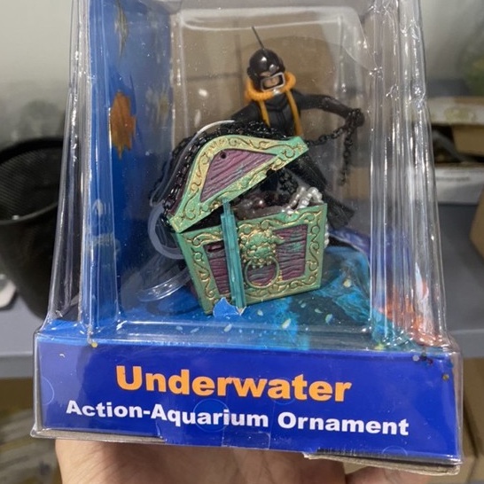 Thợ lặn tìm kho báu trang trí hồ cá