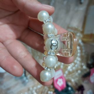 Kẹp tóc chữ T đính đá và hạt ngọc