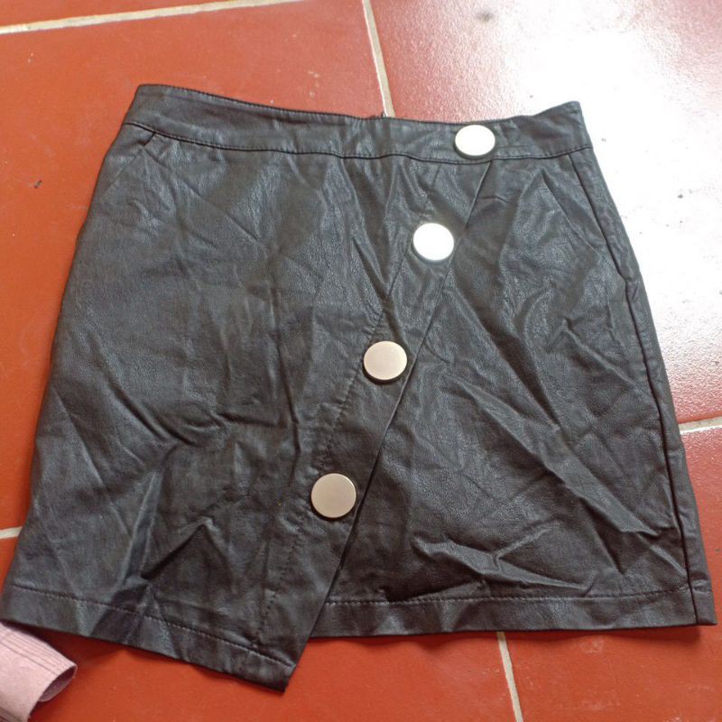 chân váy áo da lộn