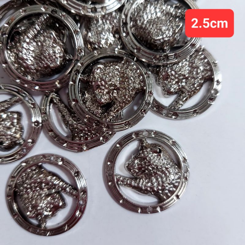 Hình trang trí kim loại, đính , cài và ghim trang trí.