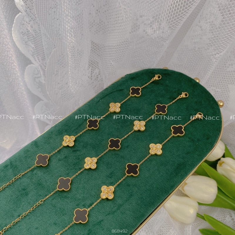 Lắc tay titan cỏ 4 lá, 2 mặt màu đen xen kẽ mặt đính soàn .PTNACC.