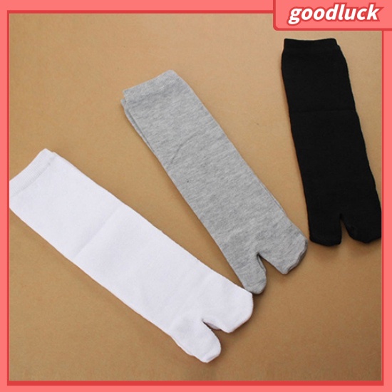 Đôi vớ xỏ ngón phù hợp khi mặc trang kimono thời trang cho unisex