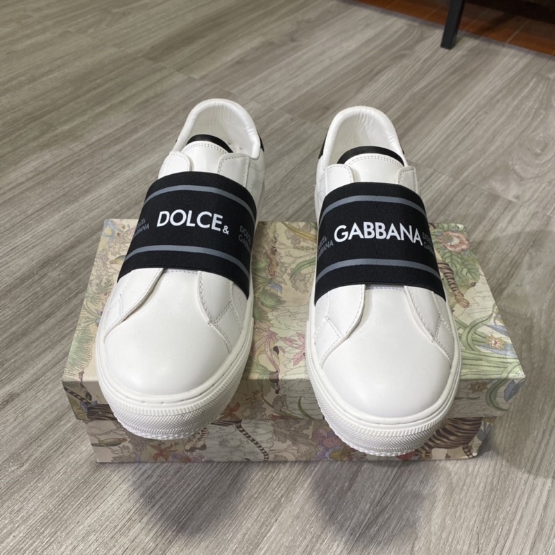 GIẦY LƯỜI SLIPON DOLCE CHUN QUAI ĐEN IN CHỮ CỰC CHẤT, GIẦY LƯỜI NAM MÀU TRẮNG PHỐI CHUN THỜI TRANG