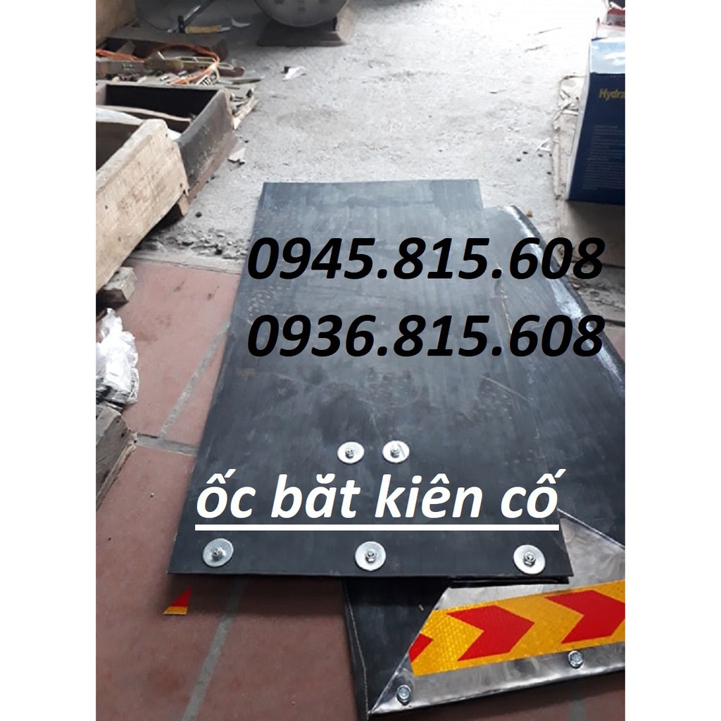 Đôi Chắn bùn xe tải rộng 50 dài 70cm.Chắn bùn che đèn hậu gắn inox siêu bền.