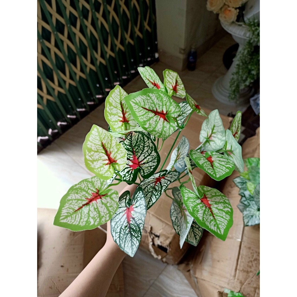 Cành lá điểm nhỏ trang trí decor nghệ thuật.
