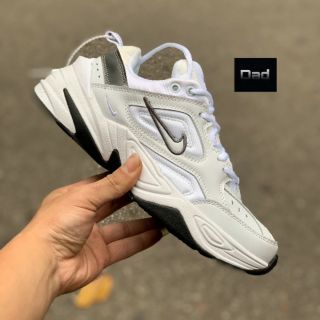 Giày sneaker gót đen thấp cổ