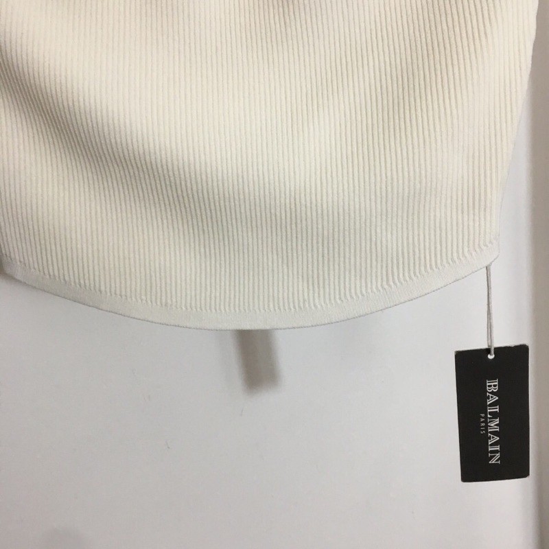Áo len thiết kế Balmain dáng croptop hở lưng siêu xinh nên có vào mùa hè