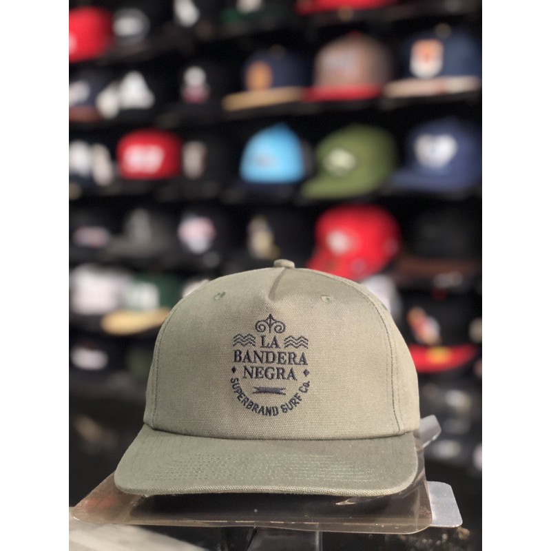 Nón thời trang sưu tầm.