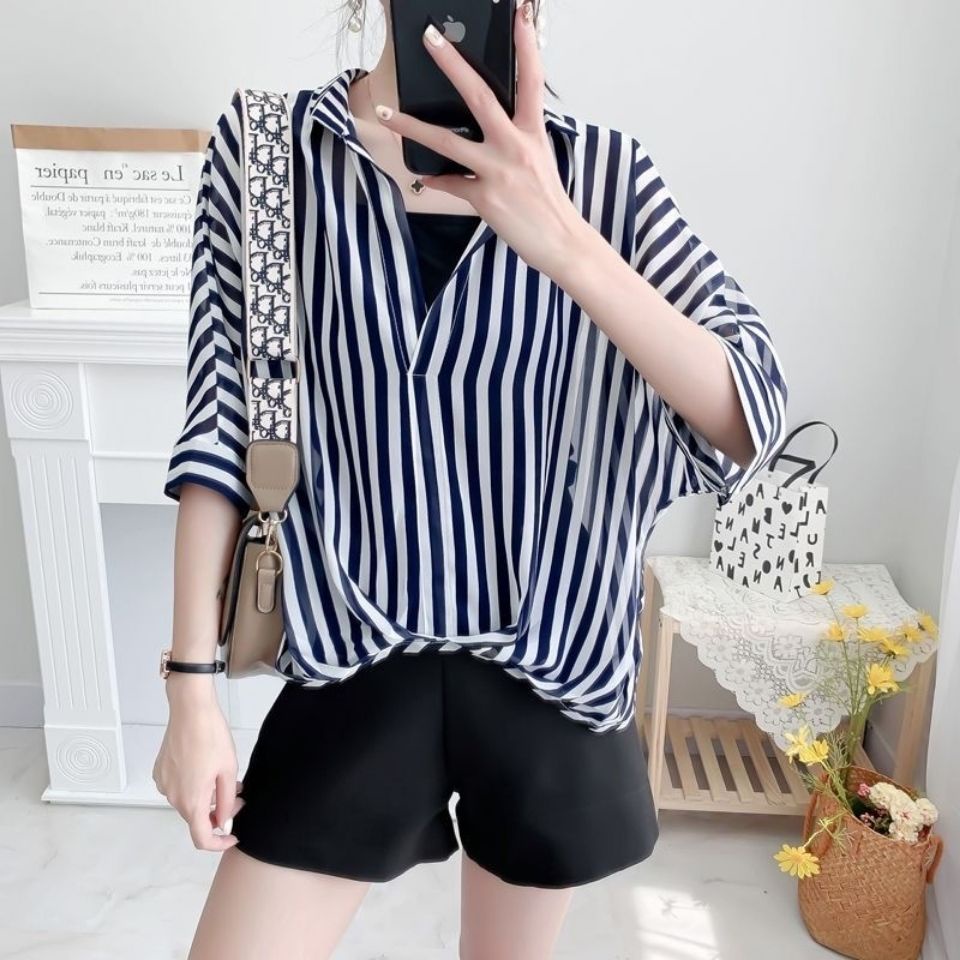 Áo sơ mi tay cánh dơi họa tiết kẻ sọc phong cách Hàn Quốc dễ thương cho nữ | BigBuy360 - bigbuy360.vn
