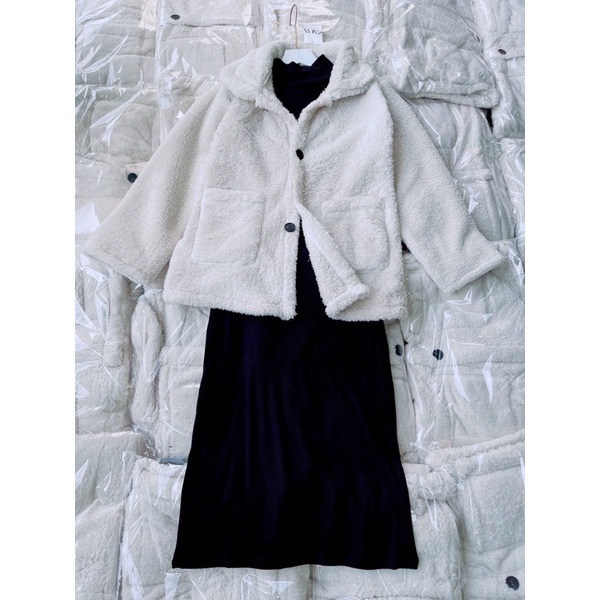 set váy body đen cổ 3p mix áo lông trắng thụng