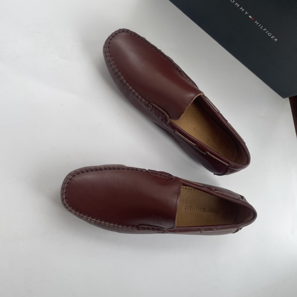 Giày lười nam xuất khẩu size lớn, chất liệu da mềm, đế chắc chắn, kiểu dáng trẻ trung.