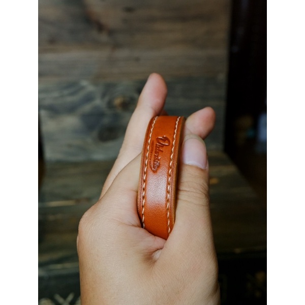 Vòng tay OLDERISTER dạng CUFF làm thủ công - Màu đỏ cam