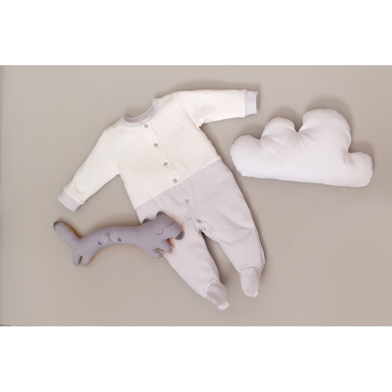 Body có tất hồng/ghi nhạt cho bé từ 0-12m