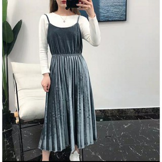 Đầm nhung hai dây dập Ly
