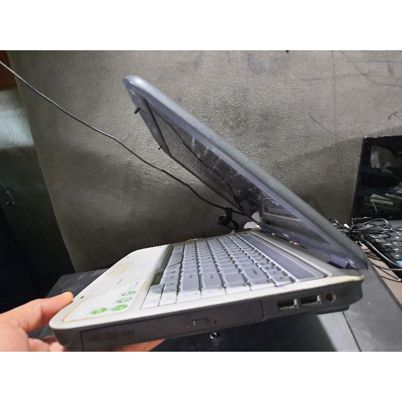 laptop như hình cập nhật liên tục | BigBuy360 - bigbuy360.vn