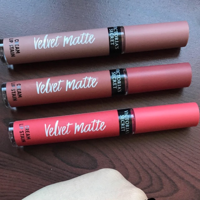 Son kem lì Victoria's Secret Velvet Matte