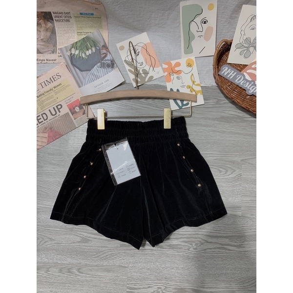 Quần sooc nhung gắn đinh