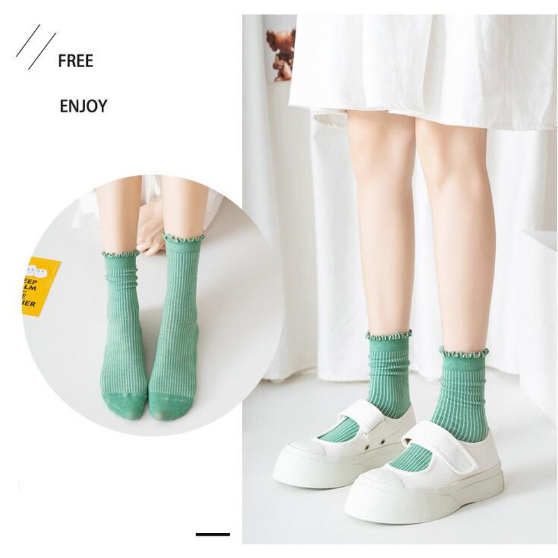 We Flower Tất Bắp Chân Cổ Cao Viền Xoăn Màu Trắng Ngọt Ngào Phong Cách JK Hàn Quốc Cho Nữ