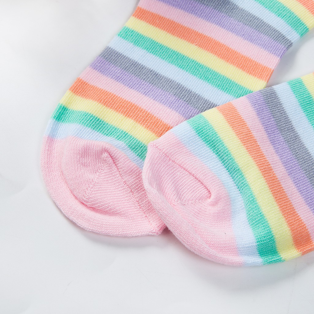 Đôi vớ cao cổ phối họa tiết sọc màu cầu vồng dễ thương dành cho nữ
