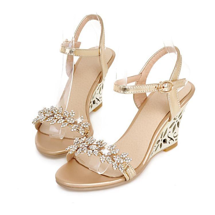 dép đế xuồng đính đá