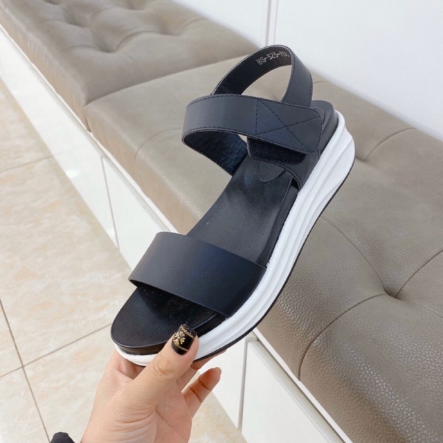 Sandal quai ngang