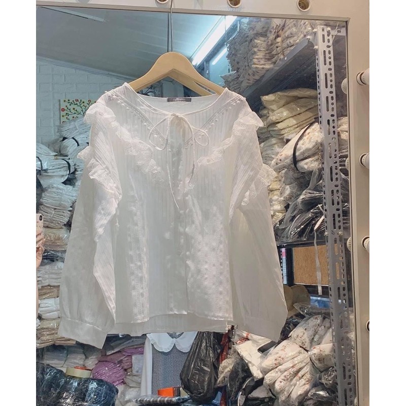 Áo trắng viền ren thắt dây nơ