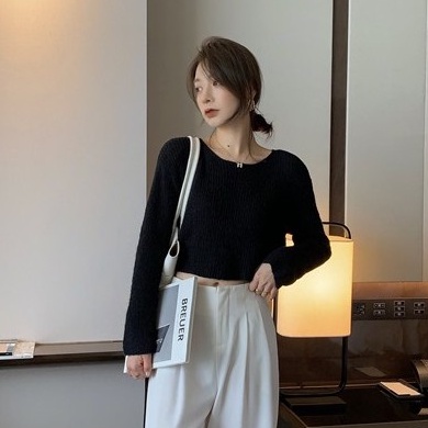 Áo len mềm cổ tròn khoét lỗ xinh xắn cho nữ