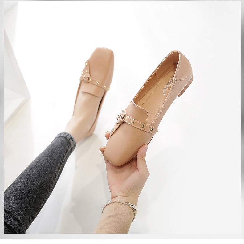 Giày Sandal Mũi Vuông Đính Đinh Tán Thời Trang Nữ