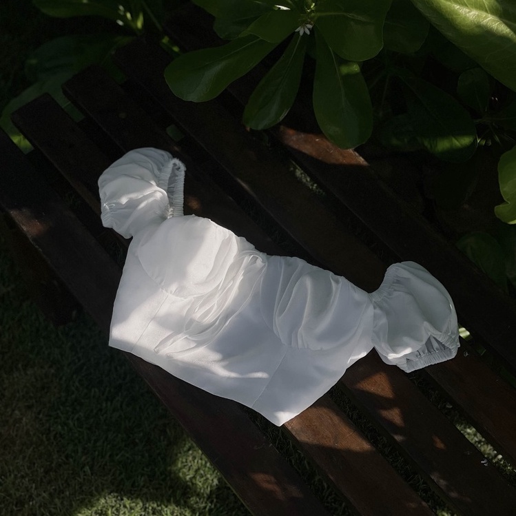 Áo croptop Bliss Top trắng nhún & nút bọc vintage, Áo croptop tay phồng