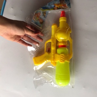 Súng bắn nước đồ chơi an toàn cho bé