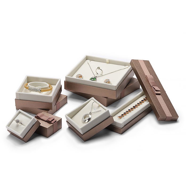 Hộp Đựng Trang Sức Bằng Da Sang Trọng