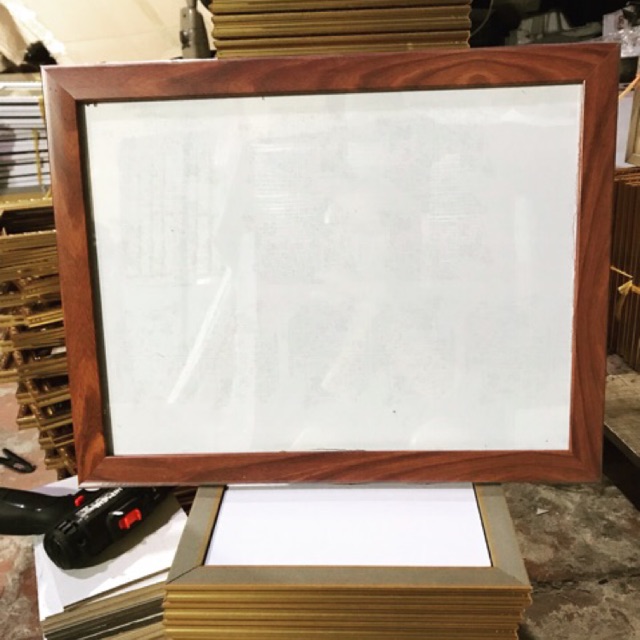 Khung bằng khen A3(30x40) màu Vân gỗ đậm | BigBuy360 - bigbuy360.vn