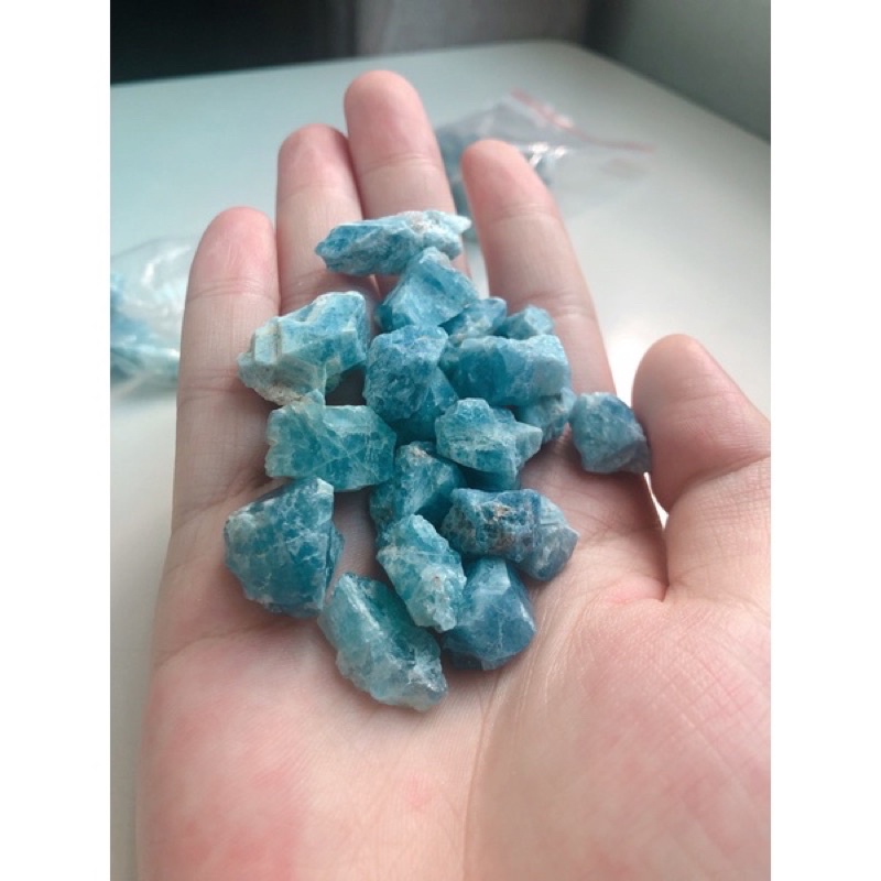 Vòng cổ đá Aquamarine thô, thắt macrame