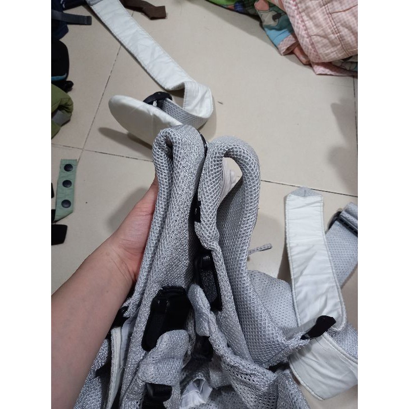Địu trợ lực vải lưới babybjorn xám cho bé ms27
