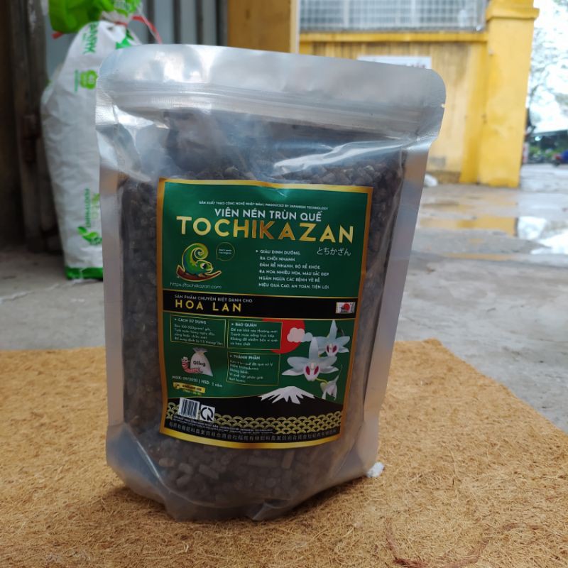 Phân trùn quế nén cao cấp gói 1kg dùng cho hoa lan, hoa hồng và hoa trồng chậu