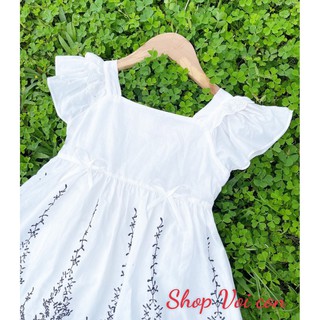 Váy trắng thêu ren