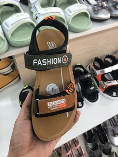 Sandal bé trai