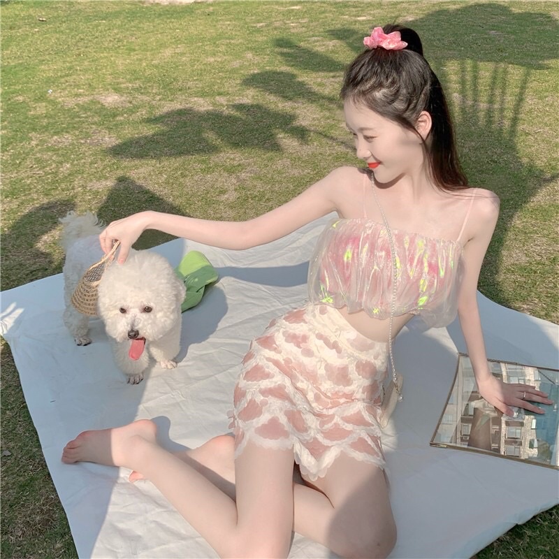 SẴN | Áo croptop hai dây ngũ sắc + chân váy ngắn ôm body vảy kim tuyến trắng hồng cực xinh