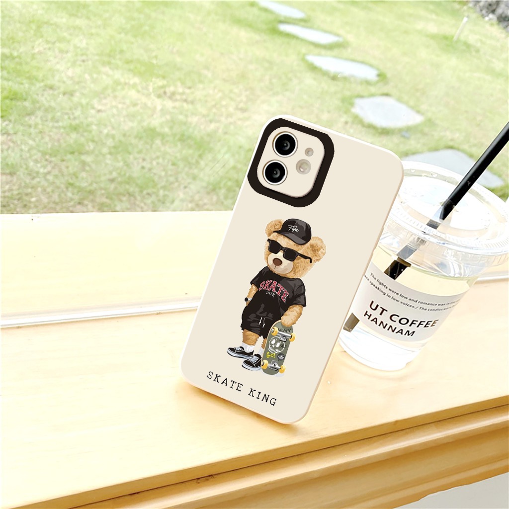 Ốp iphone - Ốp lưng iphone cạnh vuông viền camera gấu đội mũ dành cho ip 6 đến 14promax - ng276
