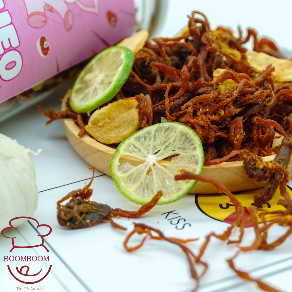 Khô heo, khô lợn cháy bơ tỏi 300g BoomBoom (cay vừa) đồ ăn vặt Hà Nội vừa ngon vừa rẻ | BigBuy360 - bigbuy360.vn