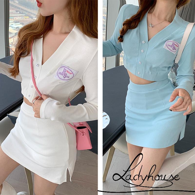 Set áo croptop cổ chữ V thêu họa tiết + chân váy xẻ tà lưng cao thời trang cho nữ